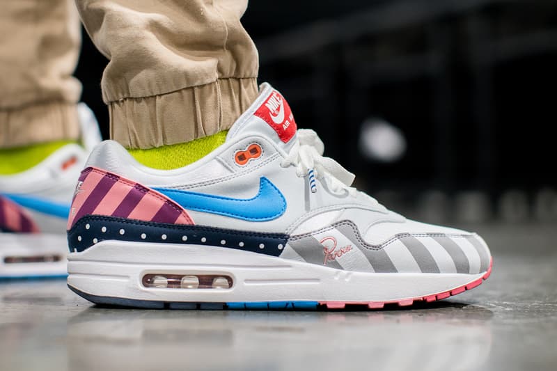 #OnFeet at Agenda Las Vegas Summer 2018 入手困難なコラボモデルから、ラグジュアリーブランドの人気作まで、会場に訪れた業界人の足元をパパラッチ ストリートウェアやアクションスポーツギアのトレードショー「Agenda(アジェンダ)」が、再びラスベガスの地に上陸。本展では2019年開催がダウンタウンで行われることが正式にアナウンスされると同時に、新たに誕生したアートエリアでフットウェアにより注力されることも明かされており、「Agenda Las Vegas」のイベントディレクターを務めるTony Shellman(トニー・シェルマン)は「バイヤーの利便性を考慮して、フットウェアやアパレル、アクセサリーをひとつのブースにまとめて展示するべく、多くのブランドが今より広い展示スペースを求めている現状があります」とその理由を説明している。 『HYPEBEAST』はバイヤー、プレス、ディストリビューター、さらにはPush T(プシャ・T)やChief Keef(チーフ・キーフ)など、カルチャーを支える人物たちが大勢訪れた会場で、大人気スニーカースナップ“#OnFeet”を敢行。会場では〈Off-White™(オフホワイト)〉x Air Jordan 1 Retro High “Chicago”を筆頭に〈adidas Originals by Raf Simons〉のOzweego、〈Nike(ナイキ)〉が市場に送り込んで以降、絶大な人気を誇るElement React 87、〈Supreme(シュプリーム)〉x〈Nike SB〉のBlazer、Air Jordan 3 Retro “Oregon Pit Crew”など、多くのレアスニーカーを撮影することに成功した。 「Agenda Las Vegas」の“#OnFeet”は、上のフォトギャラリーから。