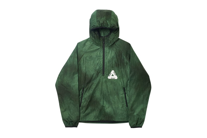 Palace 2018年秋コレクションのアイテムを一挙ご紹介 100型を超える圧巻のボリュームでお届けするロンドンスケートレーベルの新シーズンを予習しておくべし 〈Supreme（シュプリーム）〉より一足先に、〈Palace（パレス）〉が2018年秋コレクションの全貌を解禁。そして、ルックブックに引き続き、『HYPEBEAST』の元には今季展開されるアイテムの一覧が到着した。  クラシカルなテイストを織り交ぜつつもスポーティーなしつらえに仕上げられ、100型超えという圧巻の規模感での構成となる新シーズンは、アノラックやスウィングトップ、フーディ、ポロ、コミカルなTシャツなど、〈Palace〉の定番であるヴィンテージライクなアイテムがずらりと並ぶ。その中でもあえて変化球なプロダクトをピックアップするのであれば、鯉柄に“パレス”の文字を配した開襟シャツ、テーラードジャケット/パンツのセットアップ、上級者の心をくすぐるリンガーTシャツ、ZIPニットなどになるだろうか。また、グラフィックやロゴからは70’sや80’sの香りが漂い、引き続きユーモラスな独自路線を貫いている。  〈Palace〉の2018年秋コレクションは、8月11日（土）午前11時より日本版オンラインストアにてリリース。発売に先駆けて、上のフォトギャラリーから気になるアイテムのリストアップを済ませておこう。  あわせて、Lev Tanju（レヴ・タンジュ）やBlondey McCoy（ブロンディ・マッコイ）が登場する今季のルックブックもお見逃しなく。