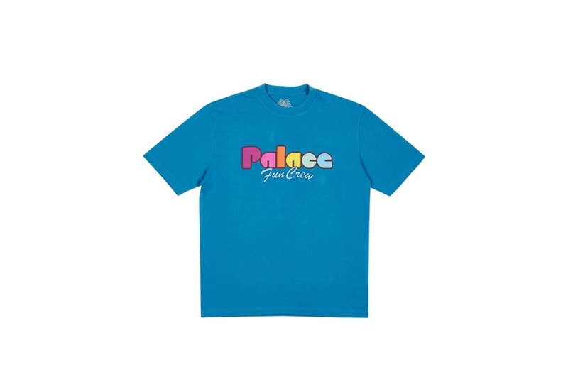Palace 2018年秋コレクションのアイテムを一挙ご紹介 100型を超える圧巻のボリュームでお届けするロンドンスケートレーベルの新シーズンを予習しておくべし 〈Supreme（シュプリーム）〉より一足先に、〈Palace（パレス）〉が2018年秋コレクションの全貌を解禁。そして、ルックブックに引き続き、『HYPEBEAST』の元には今季展開されるアイテムの一覧が到着した。  クラシカルなテイストを織り交ぜつつもスポーティーなしつらえに仕上げられ、100型超えという圧巻の規模感での構成となる新シーズンは、アノラックやスウィングトップ、フーディ、ポロ、コミカルなTシャツなど、〈Palace〉の定番であるヴィンテージライクなアイテムがずらりと並ぶ。その中でもあえて変化球なプロダクトをピックアップするのであれば、鯉柄に“パレス”の文字を配した開襟シャツ、テーラードジャケット/パンツのセットアップ、上級者の心をくすぐるリンガーTシャツ、ZIPニットなどになるだろうか。また、グラフィックやロゴからは70’sや80’sの香りが漂い、引き続きユーモラスな独自路線を貫いている。  〈Palace〉の2018年秋コレクションは、8月11日（土）午前11時より日本版オンラインストアにてリリース。発売に先駆けて、上のフォトギャラリーから気になるアイテムのリストアップを済ませておこう。  あわせて、Lev Tanju（レヴ・タンジュ）やBlondey McCoy（ブロンディ・マッコイ）が登場する今季のルックブックもお見逃しなく。