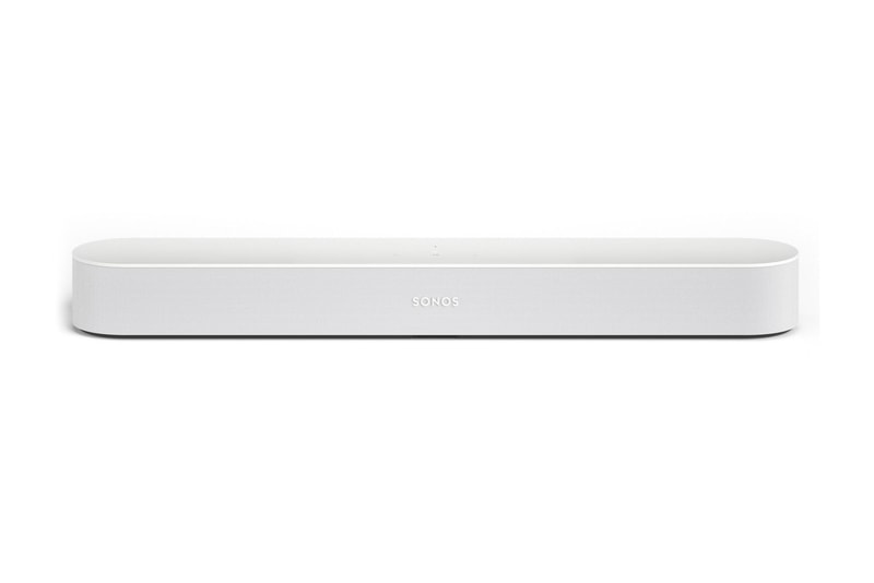 Apple も認めるスマートスピーカーブランド Sonos が日本上陸に先駆けて BEAMS でポップ 進化を続けるテック業界の中でも、消費者側からのオーディオへ対する要求は日に日に高まっているように思える。欧米を中心にスマートホームサウンドシステムをリードする「Sonos（ソノス）」は80以上の音楽サービスや複数の音声アシスト機能を搭載し、Wifiを経由してストリーミングミュージックを再生するオーディオ展開で、世界中のガジェット好きから非常に高い評価を受けてる。  その「Sonos」が今秋、遂に技術大国・日本にも上陸するようだが、本格的な国内展開に先駆け、『ビームス 原宿』でインスタレーションを開催するという情報が舞い込んできた。野村訓市がクリエイティブディレクター/オーガナイザー、YOSHIROTTEN（ヨシロットン）がアートディレクターとして携わる豪華プロジェクトでは、スマートスピーカーのベーシックモデル“ONE”、コンパクトなホームシアターを実現する“BEAM”、レコードなどの外部デバイスと接続できる“PLAY:5”を先行販売。さらに、8月3日（金）からは3週連続で“SUMMER DAZE”と題したイベントが開催され、19時〜22時までの3時間、『ビームス 原宿』がパーティ空間へと変貌する。初回はFla$hBackSのメンバーでもあるラッパーのJJJと、東京を拠点に活動しているエレクトロニック・ミュージシャンmachìnaによるライブが予定されているほか、DJには日本が世界に誇るKing Of Diggin'ことMUROと、幅広い活動で注目を集めているKAKIHATA MAYUが招聘されるようだ。  嬉しいことにエントランスはフリーで、さらには毎週バッグプリントが変わるTシャツも先着順でプレゼント。仕事終わりやナイトアウト前の溜まり場として、是非足を運んでみてはいかがだろうか。詳細は、こちらからどうぞ。  そんな『BEAMS（ビームス）』のPR陣も登場する「FUJI ROCK FESTIVAL ‘18（フジロックフェスティバル ‘18）」のストリートスナップもチェックしてみてはいかが？アップを開催 野村訓市とYOSHIROTTENの協力の下、8月3日（金）からは3週連続でスペシャルインストアライブイベントを開催