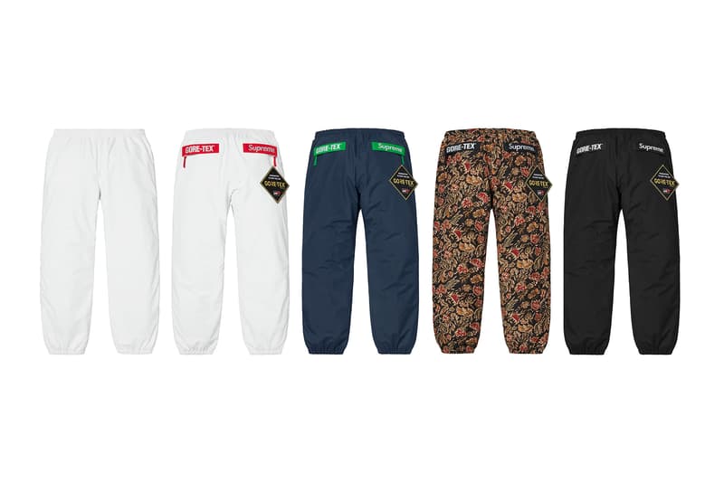 Supreme 2018年秋冬コレクション パンツニュースペーパーや宗教柄など、トップス類とセットアップで着用したいパンツが多数登場 春夏コレクションの終了からしばらく、待望の〈Supreme(シュプリーム)〉シーズンが再開する。2018年秋冬コレクションは、ブランドの原点である1990年代のエッセンスを落とし込んだプロダクト展開だが、パンツ部門はトップスと対になる、すなわちセットアップで着用したいラインアップに。宝石柄、ティーザーに使用されていた龍のモチーフなどがその最たる例であるが、その他にもニュースペーパー柄、NYロゴ、キルティング、GORE-TEXなど、アウターやスウェットを含むトップス類にフックしたパンツが多数登場。その一方で、ツナギやカモフラ柄のトレーニングパンツ、ダブルニーのワークパンツも激しい争奪戦が繰り広げられることになるだろう。 〈Supreme〉の2018年秋冬コレクションは、ニューヨーク、ロサンゼルス、欧州各都市における旗艦店で8月16日(現地時間)にローンチを迎えた後、その週末となる18日(土)に国内展開がスタート。