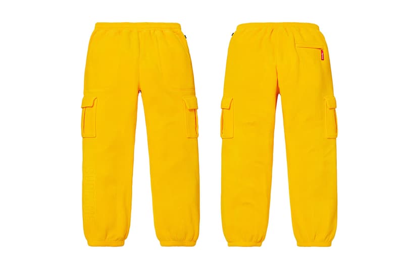 Supreme 2018年秋冬コレクション パンツニュースペーパーや宗教柄など、トップス類とセットアップで着用したいパンツが多数登場 春夏コレクションの終了からしばらく、待望の〈Supreme(シュプリーム)〉シーズンが再開する。2018年秋冬コレクションは、ブランドの原点である1990年代のエッセンスを落とし込んだプロダクト展開だが、パンツ部門はトップスと対になる、すなわちセットアップで着用したいラインアップに。宝石柄、ティーザーに使用されていた龍のモチーフなどがその最たる例であるが、その他にもニュースペーパー柄、NYロゴ、キルティング、GORE-TEXなど、アウターやスウェットを含むトップス類にフックしたパンツが多数登場。その一方で、ツナギやカモフラ柄のトレーニングパンツ、ダブルニーのワークパンツも激しい争奪戦が繰り広げられることになるだろう。 〈Supreme〉の2018年秋冬コレクションは、ニューヨーク、ロサンゼルス、欧州各都市における旗艦店で8月16日(現地時間)にローンチを迎えた後、その週末となる18日(土)に国内展開がスタート。
