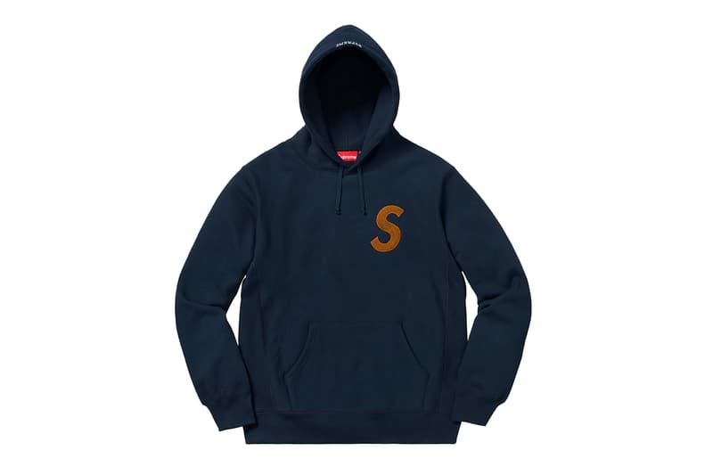 Supreme 2018年秋冬コレクション スウェット BOXロゴのクルーネックにGORE® WINDSTOPPER®のパーカーなど、他のカテゴリーに負けず劣らずなアイテム構成に