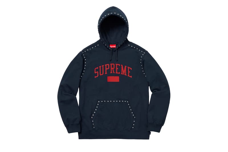 Supreme 2018年秋冬コレクション スウェット BOXロゴのクルーネックにGORE® WINDSTOPPER®のパーカーなど、他のカテゴリーに負けず劣らずなアイテム構成に