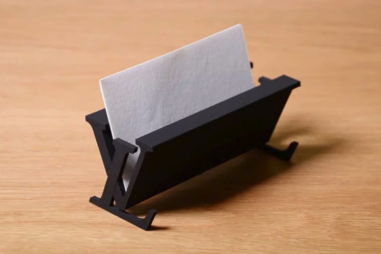 有名な企業ロゴをサンプリングした日本人デザイナーの小洒落たホームグッズ