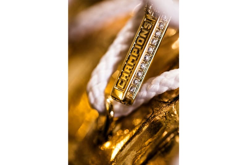 The Shoe Surgeon と Nike が純金とダイヤモンドを贅沢に使用した1,000万円超えの LeBron 15 を製作 史上最年少でNBA通算30,000点に到達するという偉業を成し遂げたレブロン・ジェームズに敬意を表して LeBron James（レブロン・ジェームズ）が昨季達成した偉業を讃えるべく、カスタムスニーカーシーンの頂点に君臨するThe Shoe Surgeon（ザ・シュー・サージョン）と〈Nike（ナイキ）〉が手を組んだ。バスケ界のKINGは今年1月、NBA史上最年少で通算30,000得点に到達。両者はこの後世に語り継がれる出来事を、世界に1足しか存在しないスニーカーの上で記録することにしたようだ。  The Shoe Surgeonは高級なワニ皮を纏うLeBron 15を純金に浸し、ヒールクリップとレースチップは最高級のゴールドプレートへと変更。また、238カラットのダイヤモンドを贅沢に使用し、アグレット（靴紐の先端部分）には“WORLD”と“CHAMPIONS”の文字が刻まれているほか、Bronを象徴する王冠を模ったロゴと30Kの文字を18カラットのダイヤで表現したスペシャルエンブレムも付属している。  この1足に値段をつけるのであれば、1,100万円を優に超えるという。NBAのNo.1プレーヤーへ対する賛辞をスニーカーという形で表現した唯一無二の1足のデザインは、上のフォトギャラリーから。また、製作工程が気になるという方は、『theshoesurgeon.com』を覗いてみてほしい。  不可能を可能にする漢、Russell Westbrook（ラッセル・ウェストブルック）のインタビューを含むその他のNBA情報は、こちらから。