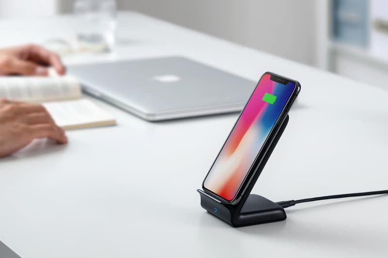 Anker より新型 iPhone 計3機種 にも対応する スタンド型 ワイヤレス 急速 充電器 が登場 アンカー アップル HYPEBEAST ハイプビースト XS XR Max