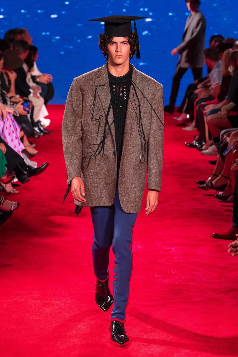 水も滴るテーラードスタイルを構築した CALVIN KLEIN 205W39NYC の2019年春夏コレクション 元祖ホラー映画『JAWS』と青春恋愛映画『卒業』から着想を得たラフ・シモンズの最新ランウェイを全部見せ Raf Simons ラフ・シモンズ CALVIN KLEIN 205W39NYC Steven Spielberg スティーヴン・スピルバーグ JAWS ジョーズ 卒業 ウェットスーツ HYPEBEAST ハイプビースト