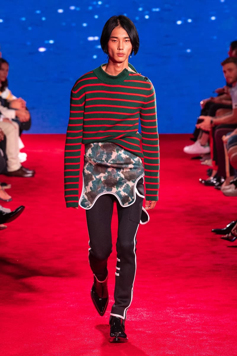 水も滴るテーラードスタイルを構築した CALVIN KLEIN 205W39NYC の2019年春夏コレクション 元祖ホラー映画『JAWS』と青春恋愛映画『卒業』から着想を得たラフ・シモンズの最新ランウェイを全部見せ Raf Simons ラフ・シモンズ CALVIN KLEIN 205W39NYC Steven Spielberg スティーヴン・スピルバーグ JAWS ジョーズ 卒業 ウェットスーツ HYPEBEAST ハイプビースト