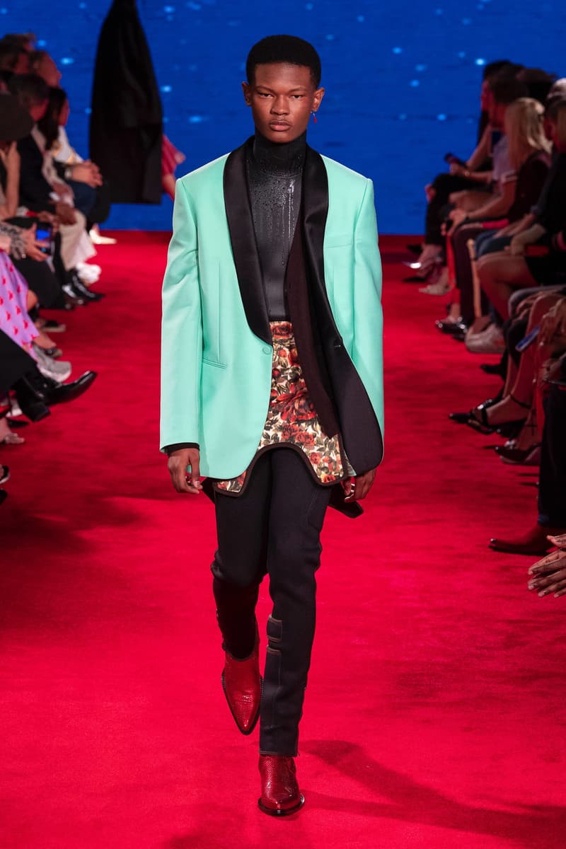 水も滴るテーラードスタイルを構築した CALVIN KLEIN 205W39NYC の2019年春夏コレクション 元祖ホラー映画『JAWS』と青春恋愛映画『卒業』から着想を得たラフ・シモンズの最新ランウェイを全部見せ Raf Simons ラフ・シモンズ CALVIN KLEIN 205W39NYC Steven Spielberg スティーヴン・スピルバーグ JAWS ジョーズ 卒業 ウェットスーツ HYPEBEAST ハイプビースト