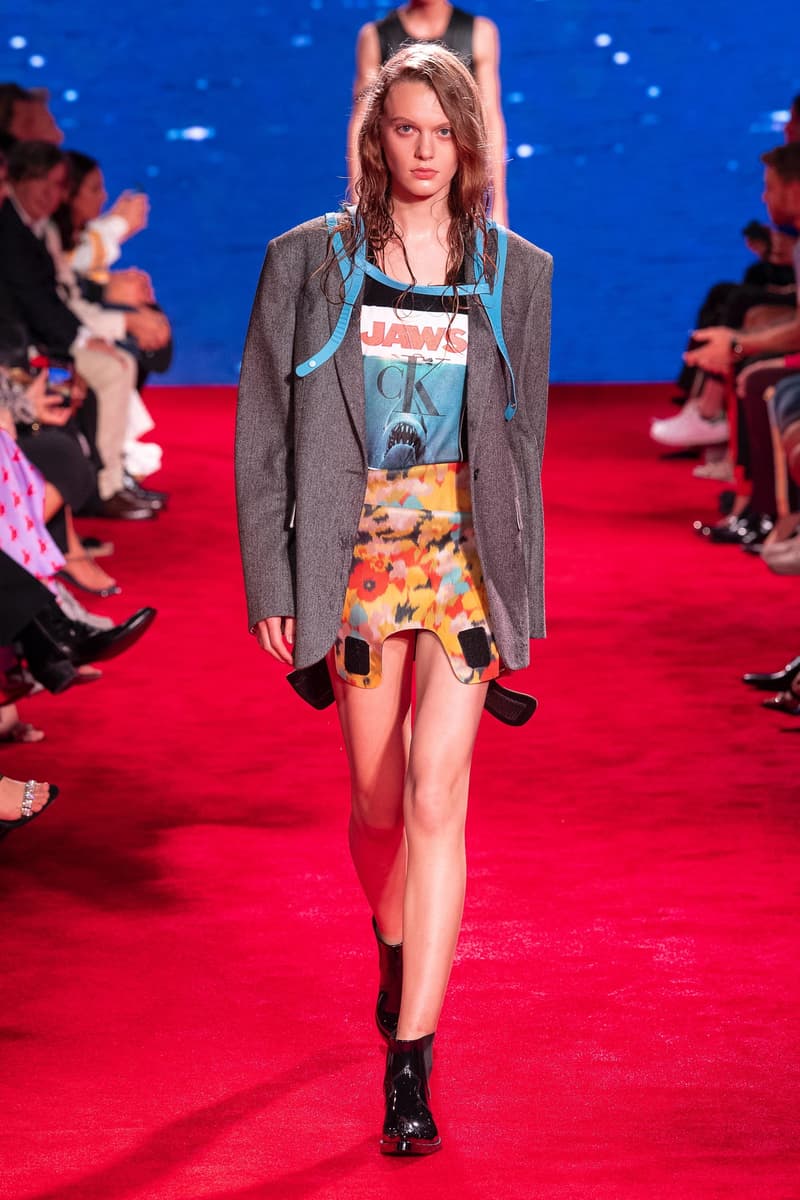 水も滴るテーラードスタイルを構築した CALVIN KLEIN 205W39NYC の2019年春夏コレクション 元祖ホラー映画『JAWS』と青春恋愛映画『卒業』から着想を得たラフ・シモンズの最新ランウェイを全部見せ Raf Simons ラフ・シモンズ CALVIN KLEIN 205W39NYC Steven Spielberg スティーヴン・スピルバーグ JAWS ジョーズ 卒業 ウェットスーツ HYPEBEAST ハイプビースト