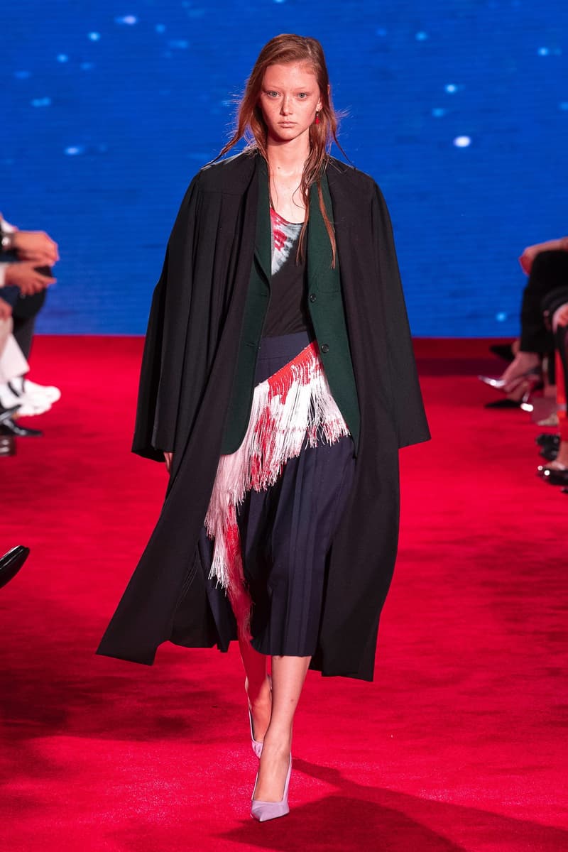 水も滴るテーラードスタイルを構築した CALVIN KLEIN 205W39NYC の2019年春夏コレクション 元祖ホラー映画『JAWS』と青春恋愛映画『卒業』から着想を得たラフ・シモンズの最新ランウェイを全部見せ Raf Simons ラフ・シモンズ CALVIN KLEIN 205W39NYC Steven Spielberg スティーヴン・スピルバーグ JAWS ジョーズ 卒業 ウェットスーツ HYPEBEAST ハイプビースト