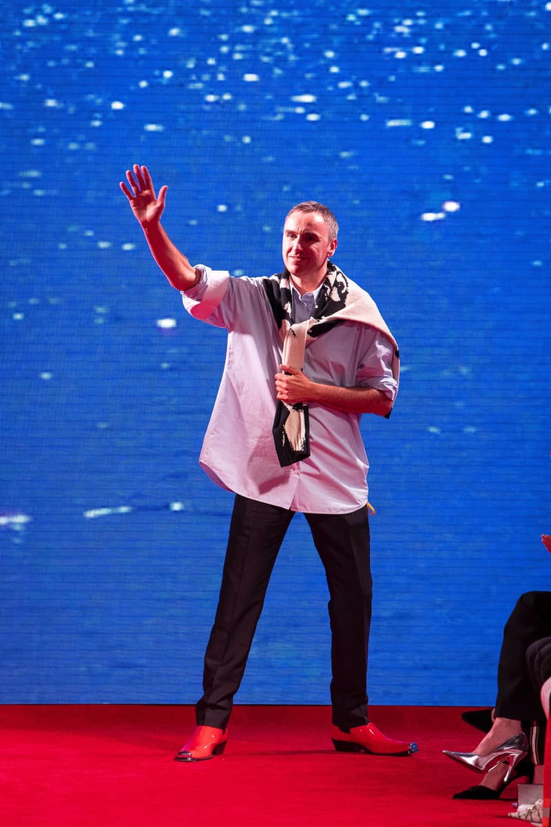 水も滴るテーラードスタイルを構築した CALVIN KLEIN 205W39NYC の2019年春夏コレクション 元祖ホラー映画『JAWS』と青春恋愛映画『卒業』から着想を得たラフ・シモンズの最新ランウェイを全部見せ Raf Simons ラフ・シモンズ CALVIN KLEIN 205W39NYC Steven Spielberg スティーヴン・スピルバーグ JAWS ジョーズ 卒業 ウェットスーツ HYPEBEAST ハイプビースト