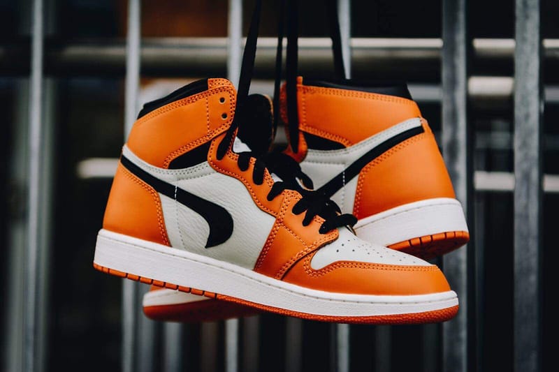 生産エラーによる逆さスウッシュの Air Jordan 1 “Shattered Backboard” が驚愕の値段で市場に登場