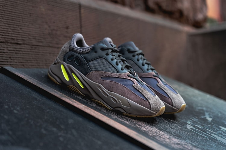 YEEZY BOOST 700 “Mauve” のディテールにクローズアップ