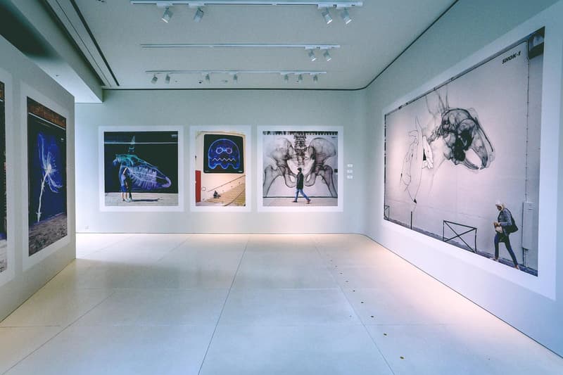 世界各地の壁画アートが一堂に会した SHOK-1 国内初となる個展 “Street X-Rays” に潜入 普段顔出しNGのSHOK-1もX線アートをプリントした限定マスク姿で登場