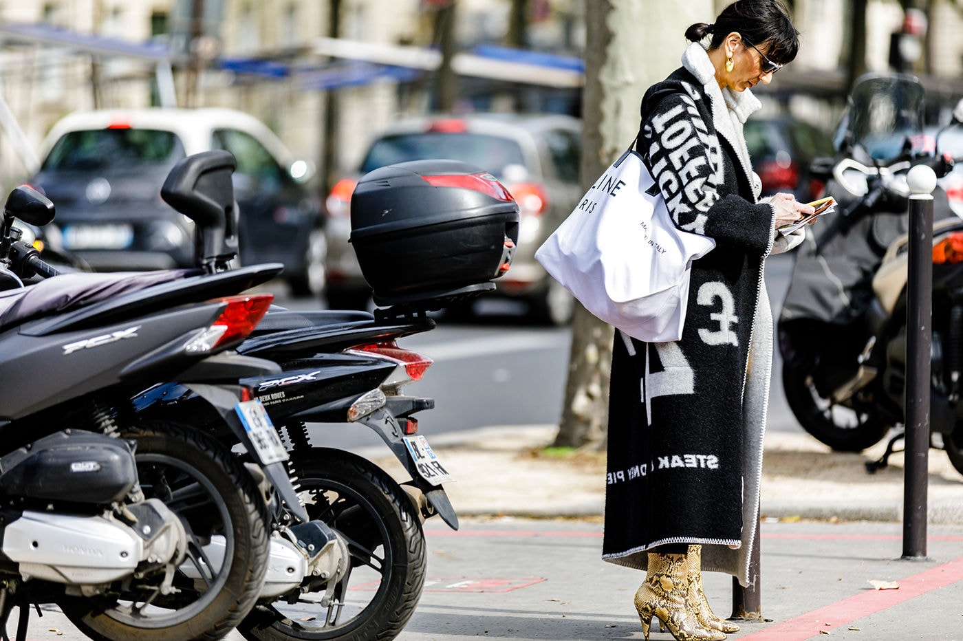 Paris Fashion Week Spring/Summer 2019 Street Style SS19 prada off white nike virgil abloh burberry undercover comme des garcons raf simons 