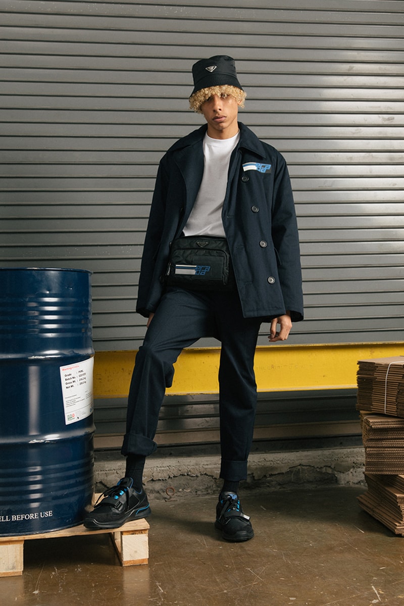 スニーカーブームに一石を投じる Prada Mechano の最新エディトリアルが到着 オランダの建築設計事務所「OMA」による新ロゴと伝統を受け継ぐ三角ロゴが同居したスタイルサンプルを今すぐチェック HYPEBEAST ハイプビースト