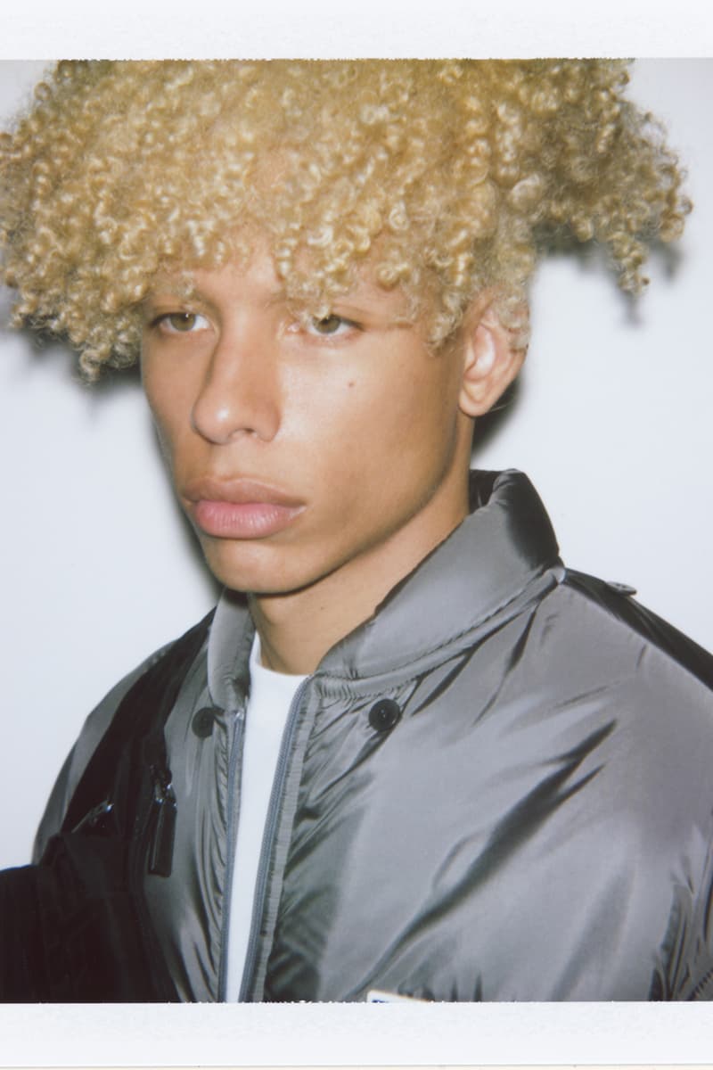 スニーカーブームに一石を投じる Prada Mechano の最新エディトリアルが到着 オランダの建築設計事務所「OMA」による新ロゴと伝統を受け継ぐ三角ロゴが同居したスタイルサンプルを今すぐチェック HYPEBEAST ハイプビースト