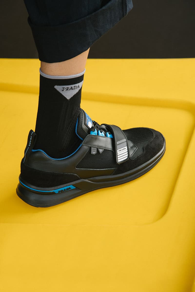 スニーカーブームに一石を投じる Prada Mechano の最新エディトリアルが到着 オランダの建築設計事務所「OMA」による新ロゴと伝統を受け継ぐ三角ロゴが同居したスタイルサンプルを今すぐチェック HYPEBEAST ハイプビースト