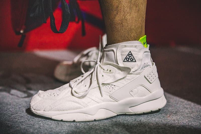 ストリートスナップ 上海 Supreme シュプリーム バレンシアガ balenciaga PRADA プラダ コンバース Converse スニーカー hypebeast shanghai fashion week street style snaps runway spring summer 2019 china HYPEBEAST