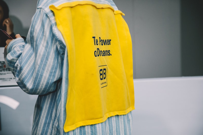 ストリートスナップ 上海 Supreme シュプリーム バレンシアガ balenciaga PRADA プラダ コンバース Converse スニーカー hypebeast shanghai fashion week street style snaps runway spring summer 2019 china HYPEBEAST