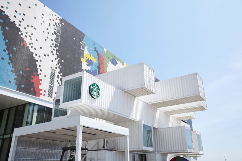 輸送コンテナを再利用した環境に優しく幾何学的な Starbucks の新店舗の外観 店内をご紹介 Hypebeast Jp