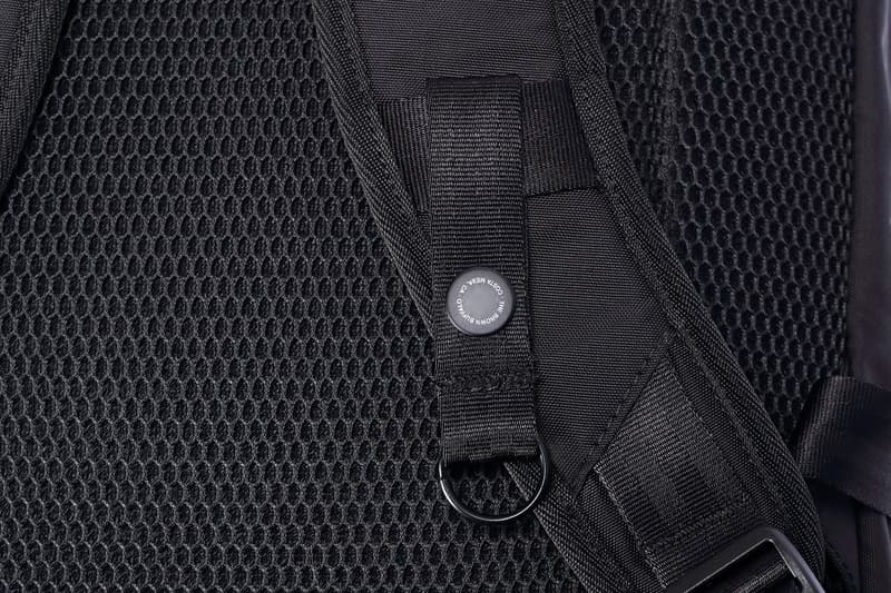 The Brown Buffalo より隠れた機能美で魅了する定番モデル “Conceal Pack” がリリース ミニマルかつ屈強な面構えのオンオフ兼用バックパックが遂にドロップ HYPEBEAST ハイプビースト