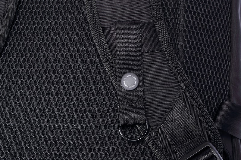 The Brown Buffalo より隠れた機能美で魅了する定番モデル “Conceal Pack” がリリース ミニマルかつ屈強な面構えのオンオフ兼用バックパックが遂にドロップ HYPEBEAST ハイプビースト