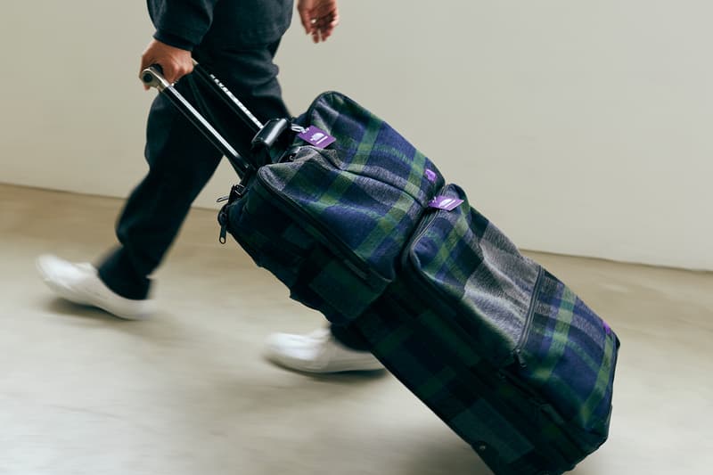 90年代を代表する鬼才監督 スパイク・ジョーンズ x THE NORTH FACE Purple Label によるコラボトラベルバッグが登場 幼少期に母の影響で憧れた〈TNF〉とタッグを組み、オリジナルチェック柄を採用した3Wayバッグ&Shuttle Rollerを製作