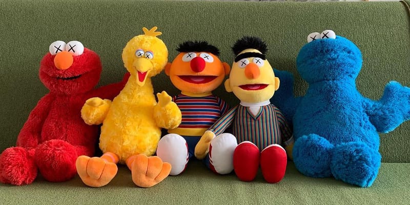 ユニクロ KAWS  セサミストリート  ぬいぐるみ KAWS がセサミストリートのぬいぐるみコレクションの全貌を解禁