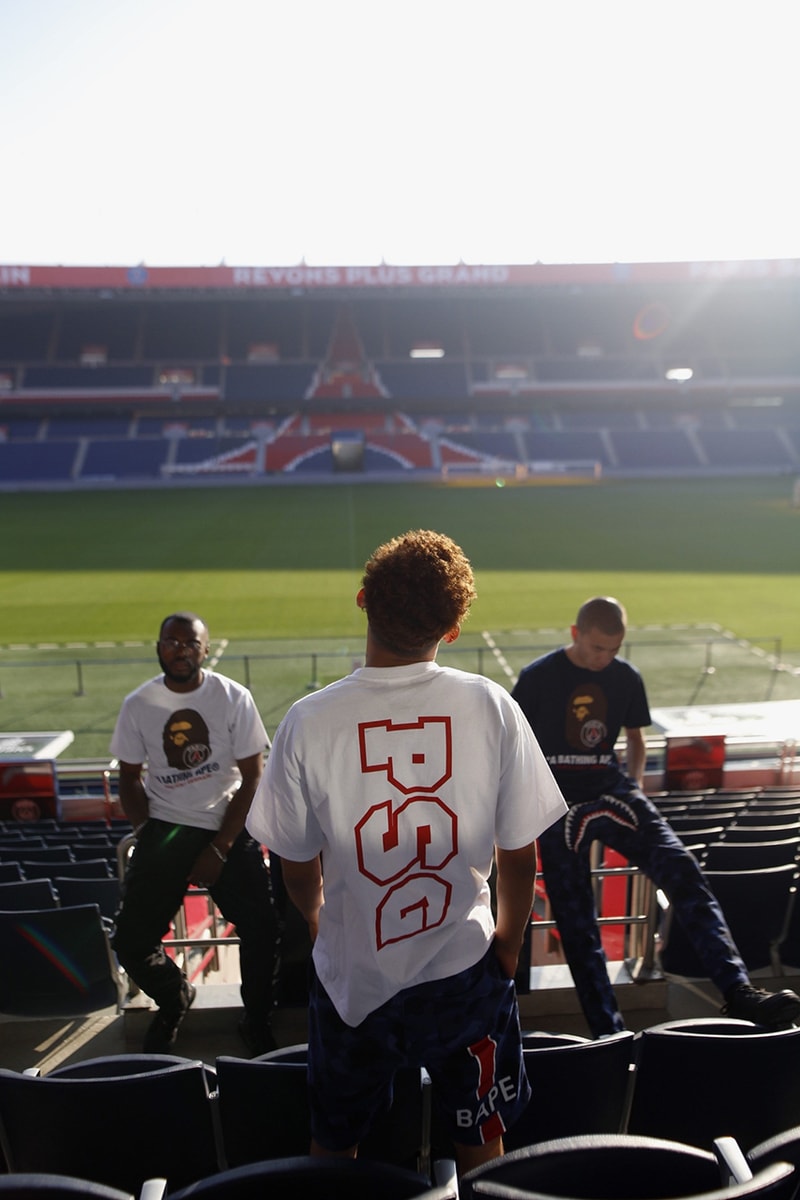 パリ・サンジェルマン ベイプ PSG BAPE A BATHING APE 発売日 オンライン 価格 コラボ ダウン Tシャツ パンツ フーディ 