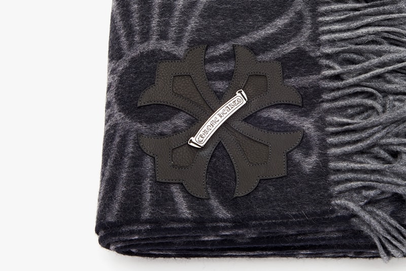 クロムハーツ　シルバー　ゴールド　アクセサリー　ホリデーコレクション　Chrome Hearts holiday 2018 walker vespa necklace hat bucket leather silver cross towel blanket rug stool tumbler cup mug hose bear dinosaur push pin dice shearling sex records collection gift christmas basketball hoop handcuffs