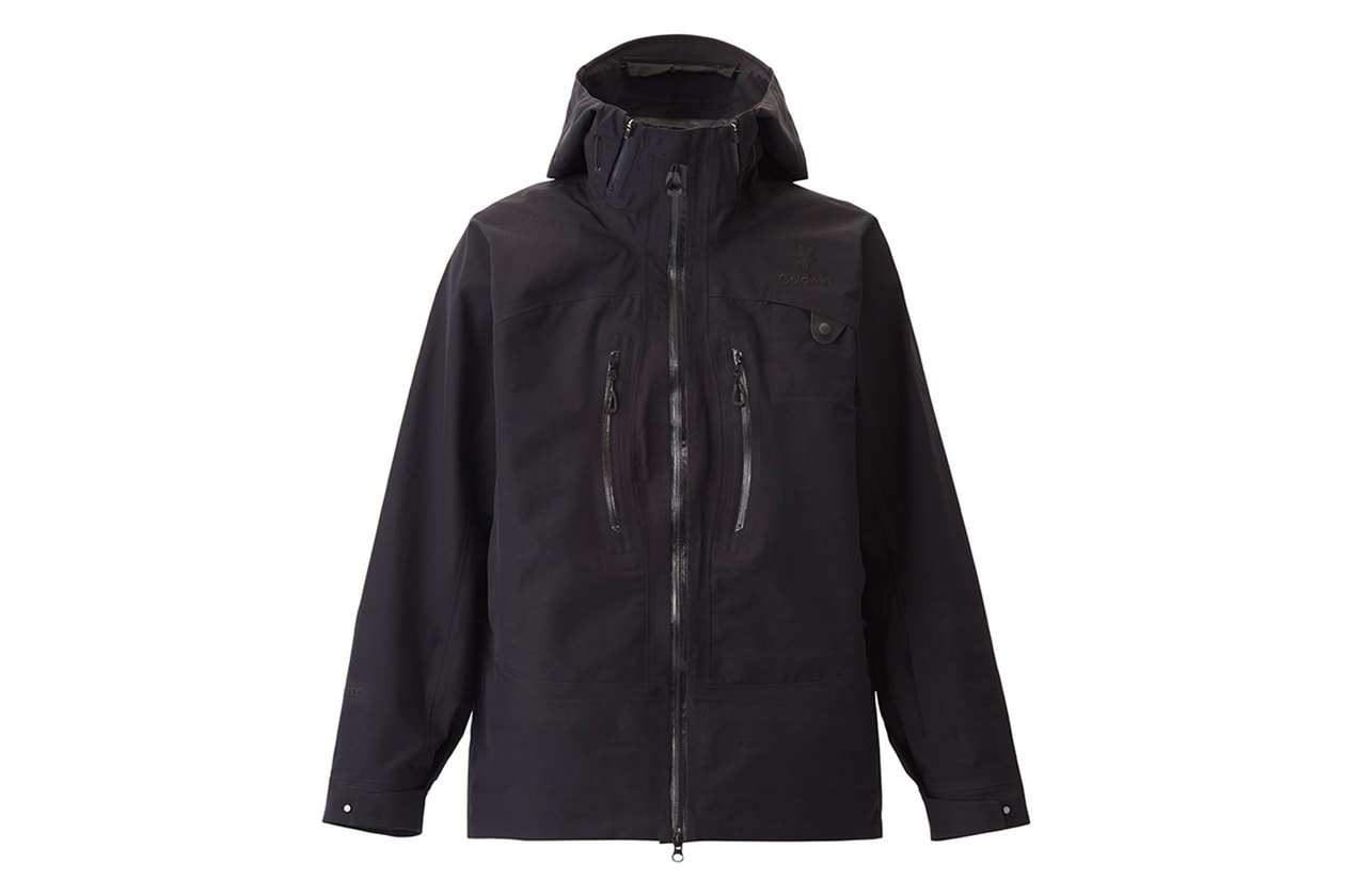 東京の新名所にアウトドアスポーツ界の最大手 Goldwin が初の直営旗艦店をオープン スキーウェアの開発で培ったノウハウを駆使した〈Goldwin〉の高機能ウェアや世界的アートデザイナーとのコラボコレクションなど、“男心くすぐるギア”を多数ストック 