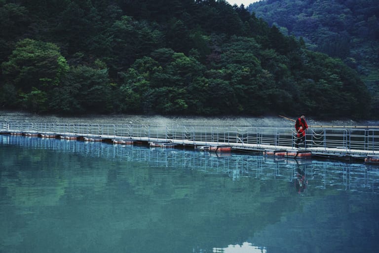 エモーショナルな旅を描いた NEPENTHES の最新エディトリアル “Statice”