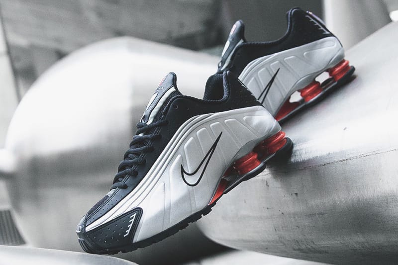 nike shox r4 black silver