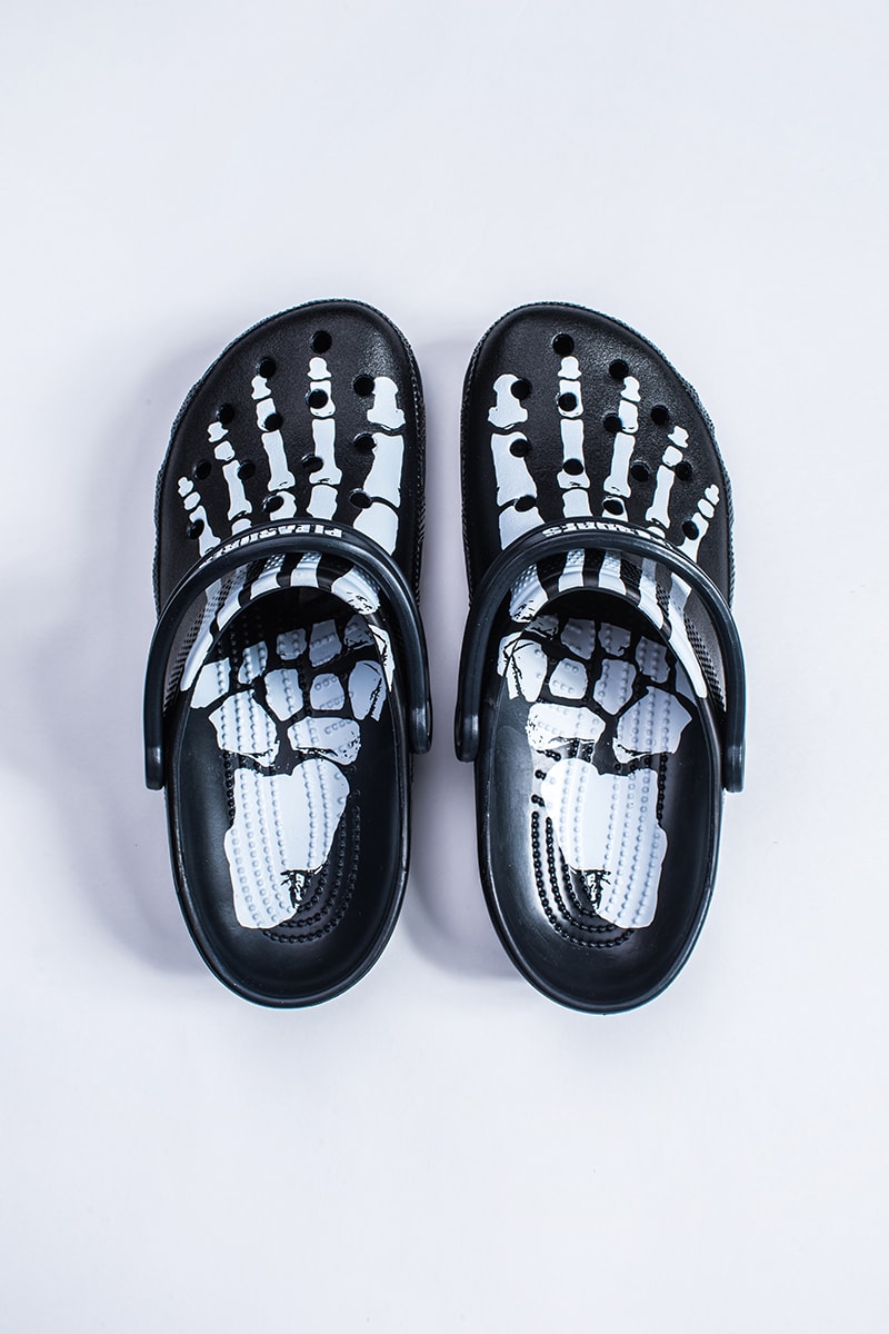 プレジャーズ クロックス PLEASURES Crocs Classic Clog コラボ 発売日 リリース時期 オンライン 取り扱い