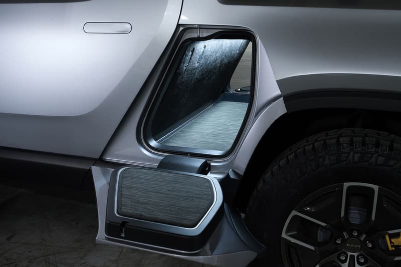 Rivian リビアン R1T EV 電動 電気 ピックアップトラック R1T