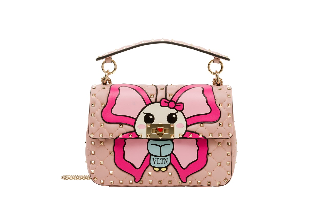 モトーラ世理奈が纏う Valentino の東京限定 “MANGA CAPSULE”  日本のポップカルチャーに目を付けた〈Valentino〉の“ダサ可愛い”キャラクターが目白押し