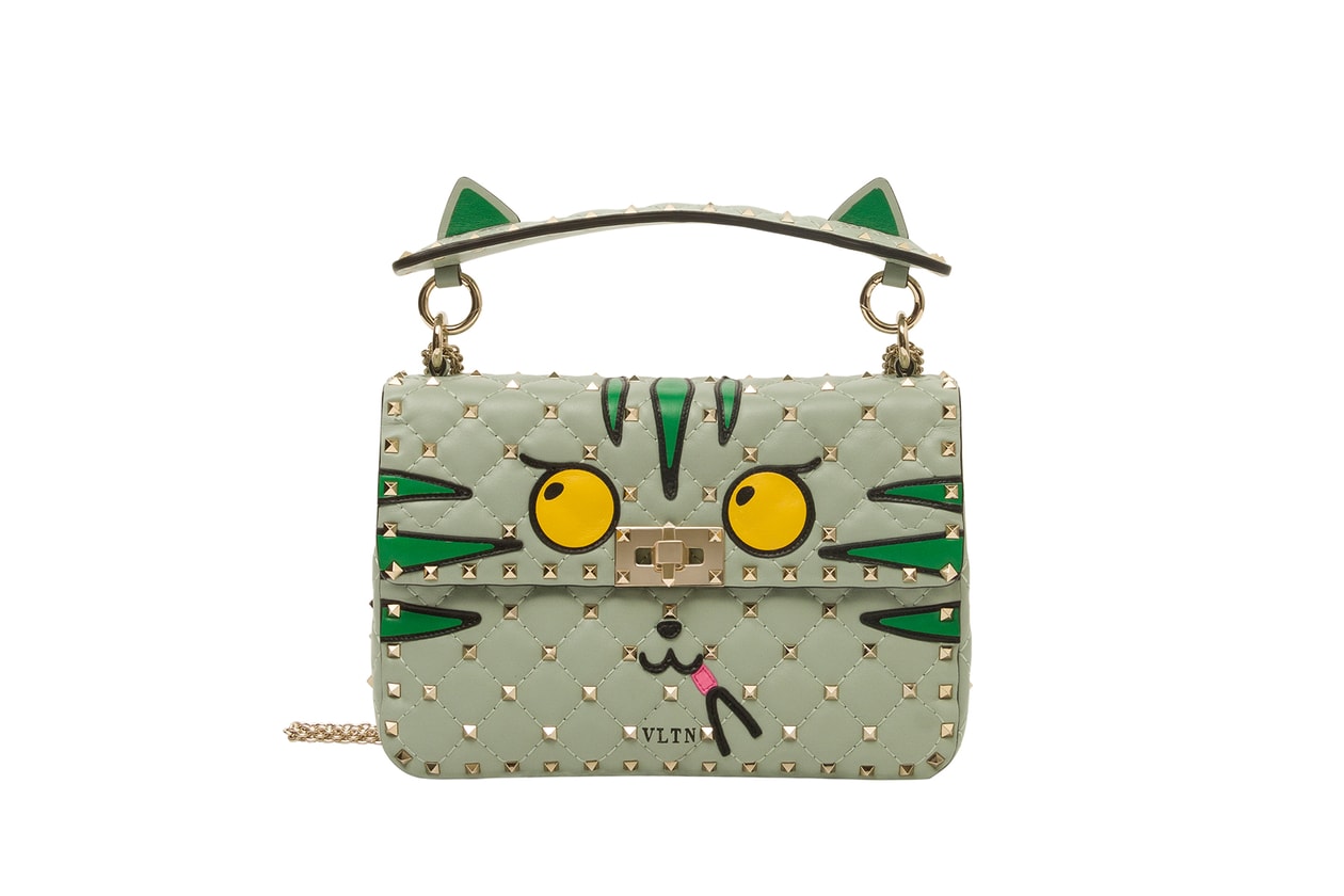 モトーラ世理奈が纏う Valentino の東京限定 “MANGA CAPSULE”  日本のポップカルチャーに目を付けた〈Valentino〉の“ダサ可愛い”キャラクターが目白押し