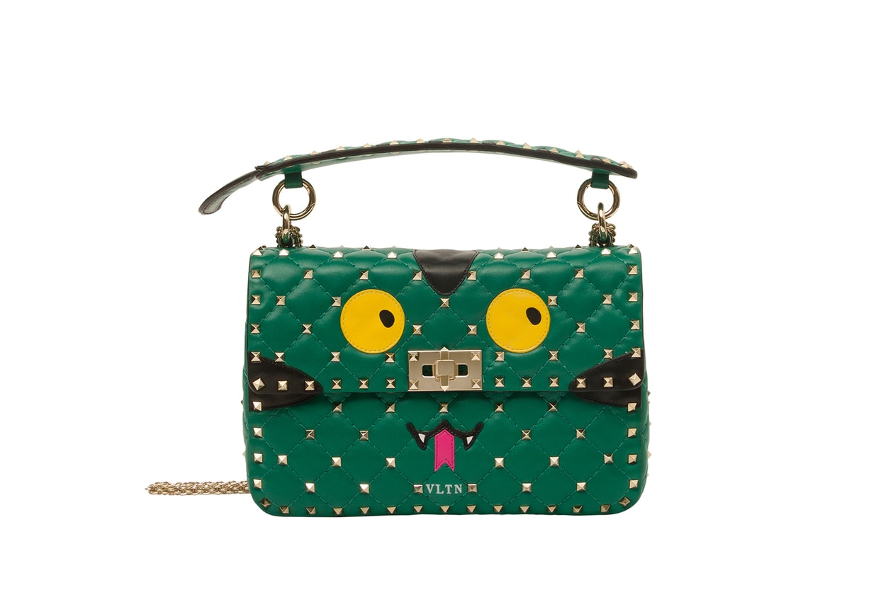 モトーラ世理奈が纏う Valentino の東京限定 “MANGA CAPSULE”  日本のポップカルチャーに目を付けた〈Valentino〉の“ダサ可愛い”キャラクターが目白押し