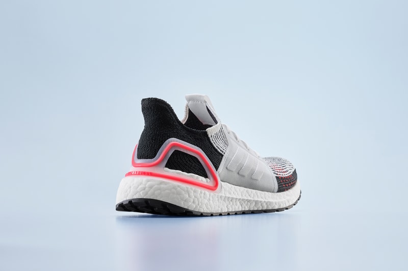 adidas  UltraBoost 19 アディダス　ブースト ウルトラブースト ランニング シューズ ジョギング ランナー 