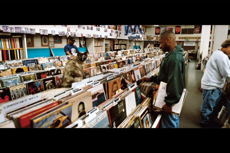 ヒップホップ界に生きる伝説的フォトグラファー B+ の写真展が渋谷 16(Sixteen) にて開催