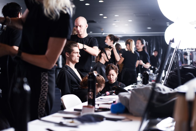 ディオール Dior 2019年プレフォールコレクション 東京 空山基 セクシーロボ コラボレーション ランウェイ 写真 