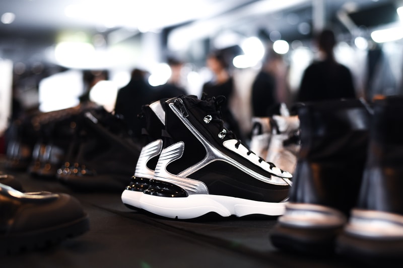 ディオール Dior 2019年プレフォールコレクション 東京 空山基 セクシーロボ コラボレーション ランウェイ 写真 