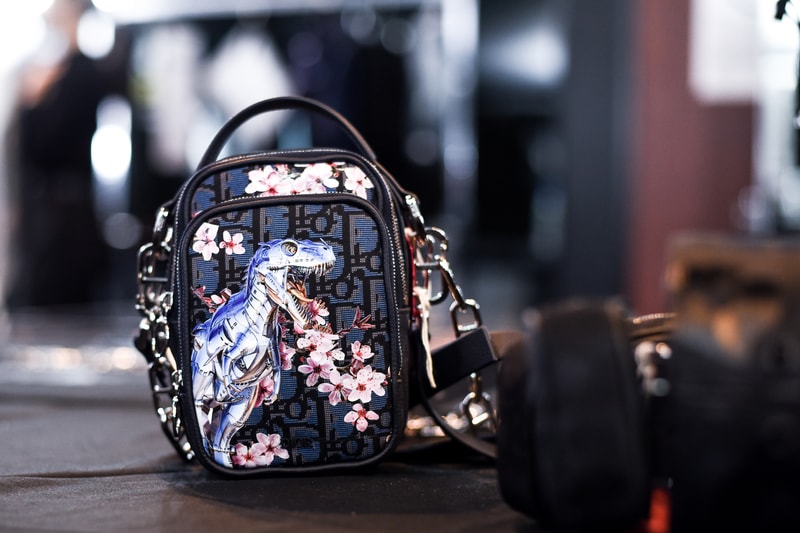 ディオール Dior 2019年プレフォールコレクション 東京 空山基 セクシーロボ コラボレーション ランウェイ 写真 