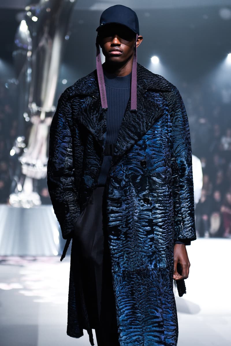 ディオール Dior 2019年プレフォールコレクション 東京 空山基 セクシーロボ コラボレーション ランウェイ 写真 