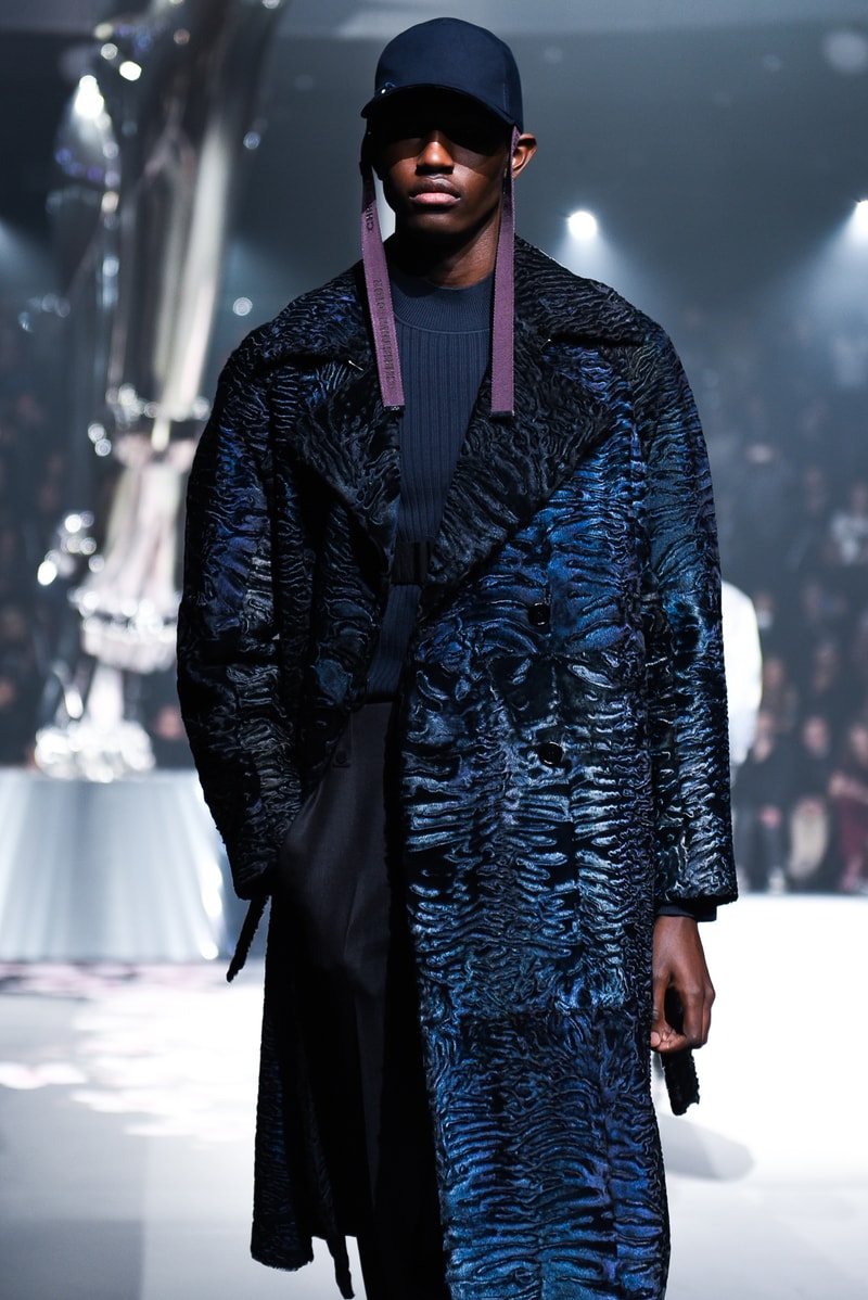 ディオール Dior 2019年プレフォールコレクション 東京 空山基 セクシーロボ コラボレーション ランウェイ 写真 