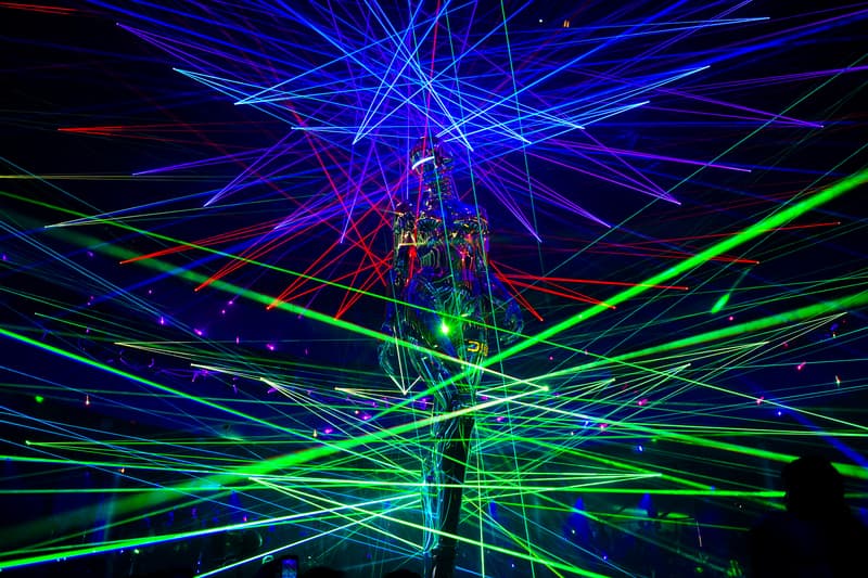 ディオール Dior 2019年プレフォールコレクション 東京 空山基 セクシーロボ コラボレーション ランウェイ 写真 