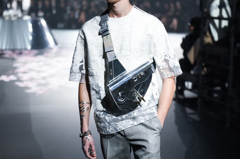 ディオール Dior 2019年プレフォールコレクション 東京 空山基 セクシーロボ コラボレーション ランウェイ 写真 